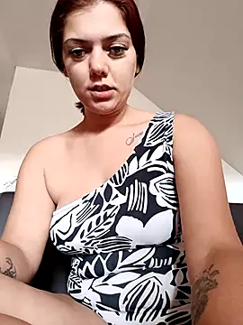 Snapshot of LadyNora chatting on 09.09.25 LadyNora online show from 09.09.25