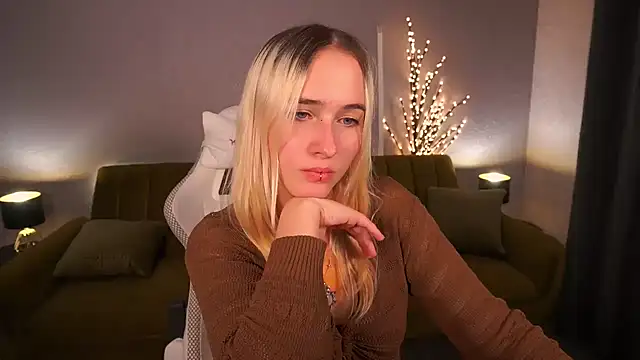 LilElfie online show from 10.26.25