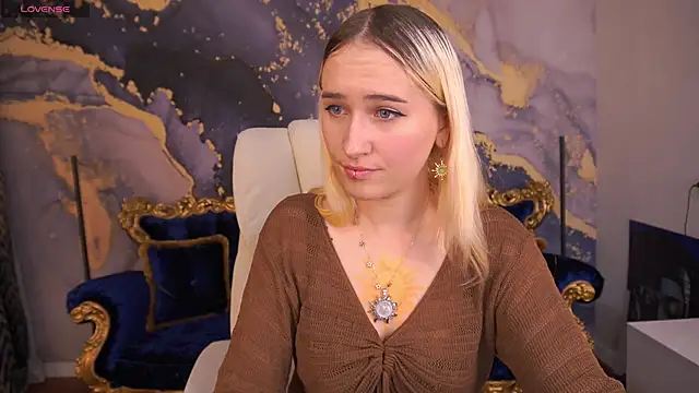 LilElfie online show from 10.29.25