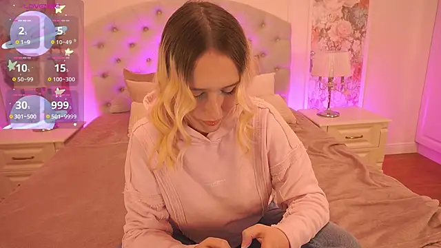 LilElfie online show from 12.16.25