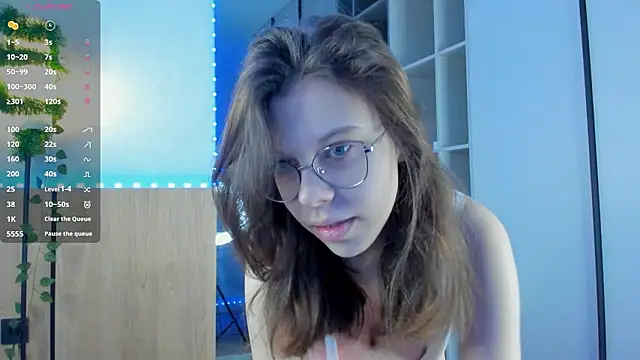 Snapshot of Xonalenei chatting on 02.16.26 Xonalenei online show from 02.16.26