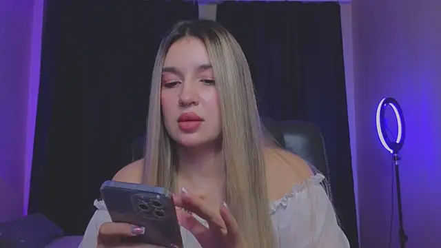 RoxyChill online show from 10.28.25