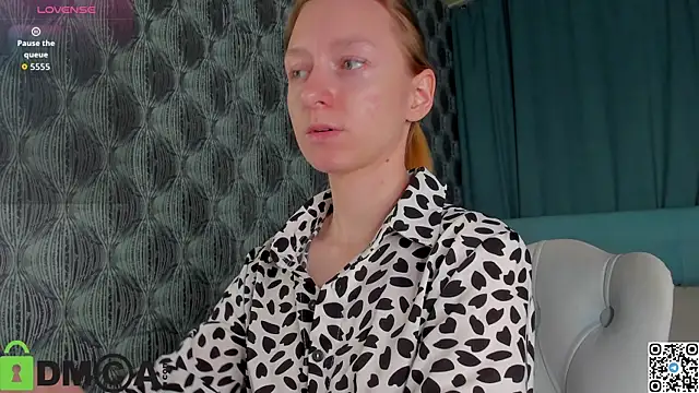 Snapshot of Mia_E1fie chatting on 11.06.25 Mia E1fie online show from 11.06.25