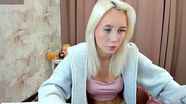 cute luucy online show from 10.13.25