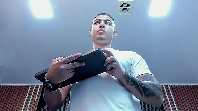 Snapshot of marco_garciia_ chatting on 09.27.25 marco garciia online show from 09.27.25