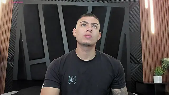 Snapshot of marco_garciia_ chatting on 09.28.25 marco garciia online show from 09.28.25