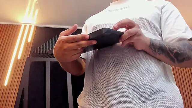 Snapshot of marco_garciia_ chatting on 10.01.25 marco garciia online show from 10.01.25