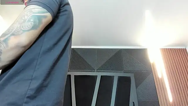 Snapshot of marco_garciia_ chatting on 10.03.25 marco garciia online show from 10.03.25