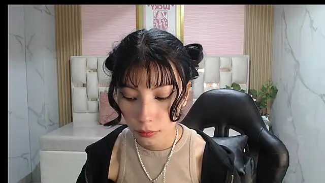 Snapshot of verana_s chatting on 10.17.25 verana s online show from 10.17.25
