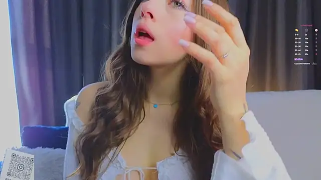 Snapshot of VirginiaHouston chatting on 11.01.25 VirginiaHouston online show from 11.01.25