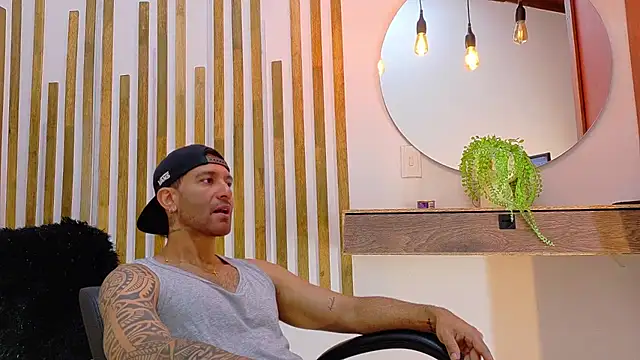 Snapshot of yorbymaxx chatting on 02.12.26 yorbymaxx online show from 02.12.26