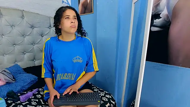 Snapshot of Emily_J18 chatting on 10.22.25 Emily J18 online show from 10.22.25