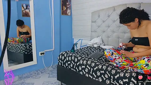 Snapshot of Emily_J18 chatting on 11.06.25 Emily J18 online show from 11.06.25