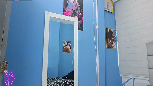 Snapshot of Emily_J18 chatting on 11.09.25 Emily J18 online show from 11.09.25