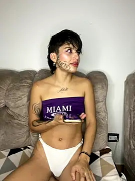 Snapshot of DayanaDG chatting on 10.19.25 DayanaDG online show from 10.19.25