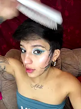 Snapshot of DayanaDG chatting on 10.26.25 DayanaDG online show from 10.26.25