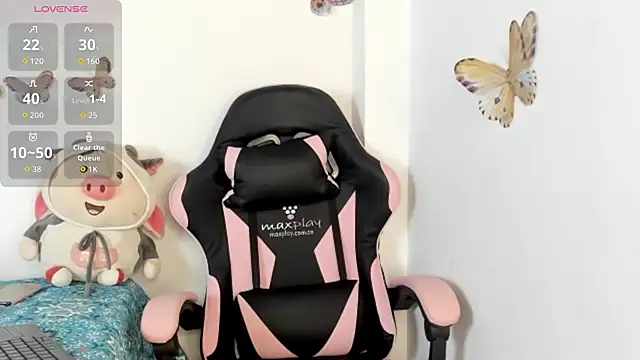 Snapshot of mari-ross chatting on 10.11.25 mari-ross online show from 10.11.25