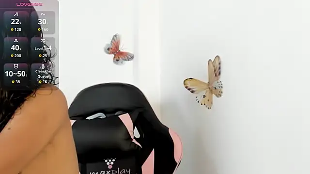 Snapshot of mari-ross chatting on 10.19.25 mari-ross online show from 10.19.25