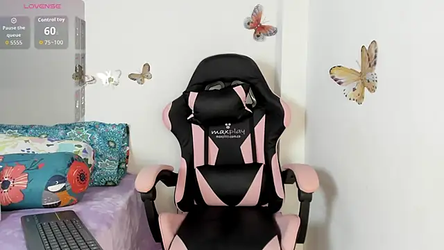 Snapshot of mari-ross chatting on 11.02.25 mari-ross online show from 11.02.25