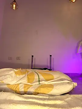 Snapshot of hade_rosse chatting on 10.18.25 hade rosse online show from 10.18.25