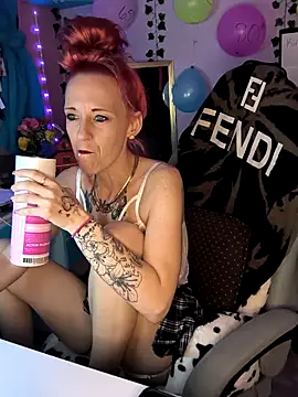 Snapshot of Purple2StayThnxx chatting on 09.29.25 Purple2StayThnxx online show from 09.29.25