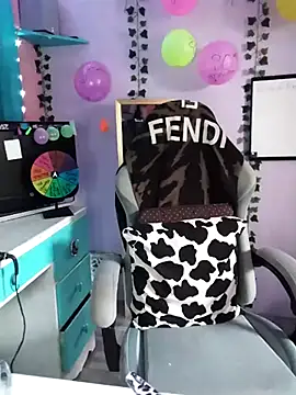 Snapshot of Purple2StayThnxx chatting on 10.05.25 Purple2StayThnxx online show from 10.05.25