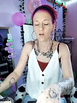 Snapshot of Purple2StayThnxx chatting on 10.10.25 Purple2StayThnxx online show from 10.10.25