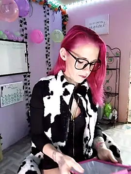 Snapshot of Purple2StayThnxx chatting on 10.11.25 Purple2StayThnxx online show from 10.11.25