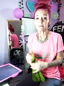 Snapshot of Purple2StayThnxx chatting on 10.13.25 Purple2StayThnxx online show from 10.13.25