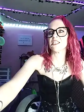 Snapshot of Purple2StayThnxx chatting on 10.14.25 Purple2StayThnxx online show from 10.14.25