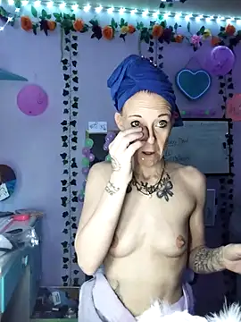 Snapshot of Purple2StayThnxx chatting on 10.20.25 Purple2StayThnxx online show from 10.20.25