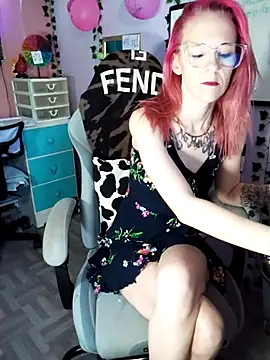 Snapshot of Purple2StayThnxx chatting on 10.31.25 Purple2StayThnxx online show from 10.31.25