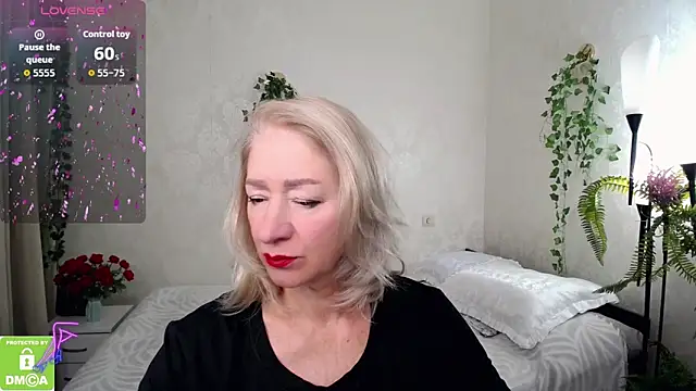 hunters woman online show from 09.29.25