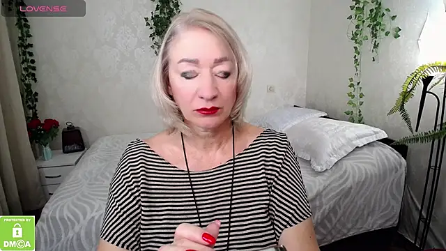 hunters woman online show from 10.12.25