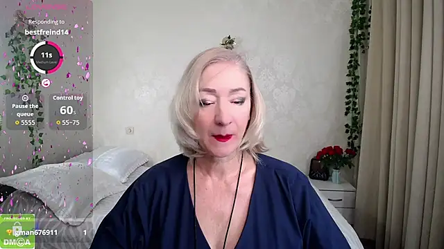 hunters woman online show from 11.03.25