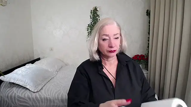 hunters woman online show from 02.12.26