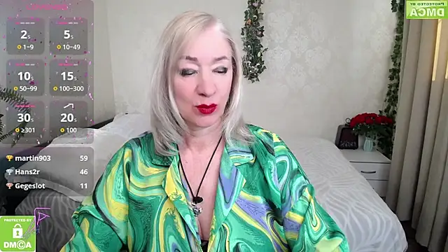 hunters woman online show from 04.14.26