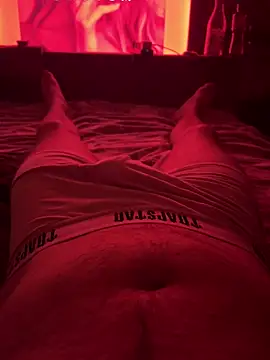 Snapshot of naughtycoupl98 chatting on 02.15.26 naughtycoupl98 online show from 02.15.26