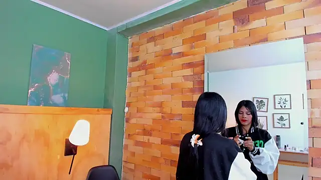 Snapshot of milavega_ chatting on 10.05.25 milavega online show from 10.05.25