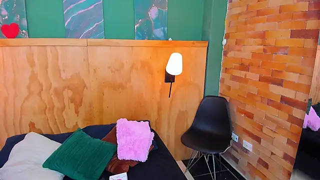 Snapshot of milavega_ chatting on 10.14.25 milavega online show from 10.14.25