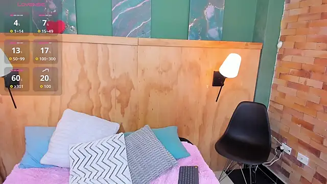 Snapshot of milavega_ chatting on 11.04.25 milavega online show from 11.04.25