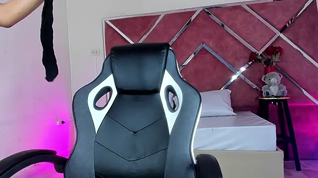 Dulce Pettit online show from 09.17.25