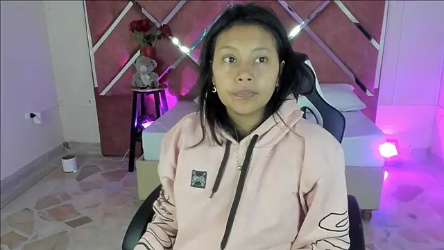 Dulce Pettit online show from 09.18.25