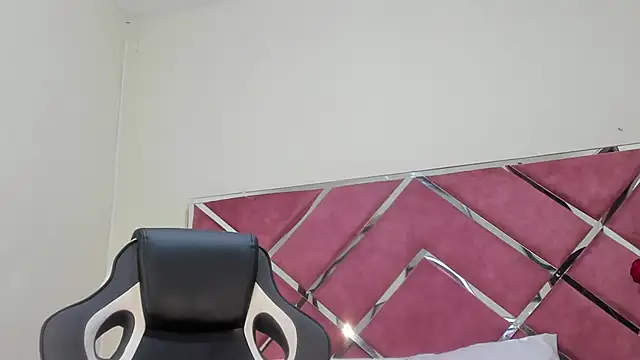 Dulce Pettit online show from 10.15.25