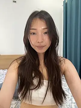 Snapshot of SkylerMoon chatting on 04.06.26 SkylerMoon online show from 04.06.26