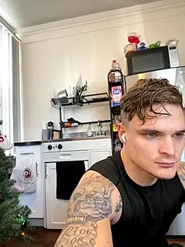 Snapshot of King_Kev_ chatting on 11.10.25 King Kev online show from 11.10.25