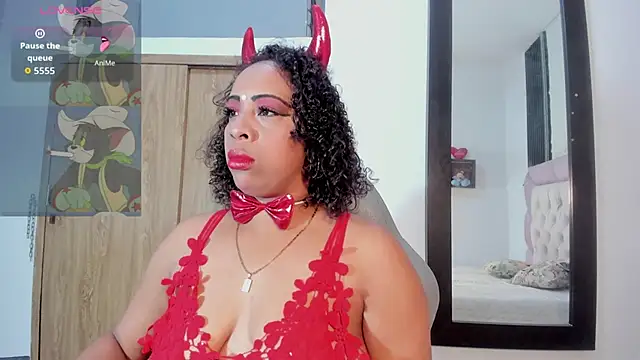 Snapshot of Faver_ chatting on 10.24.25 Faver online show from 10.24.25