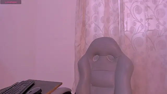 Snapshot of Faver_ chatting on 10.31.25 Faver online show from 10.31.25