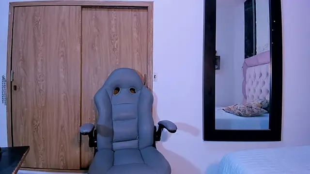 Snapshot of Faver_ chatting on 11.01.25 Faver online show from 11.01.25