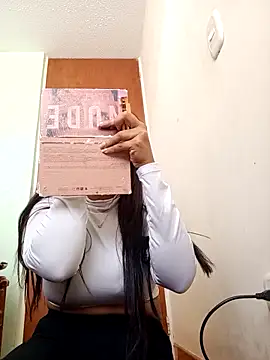 IsabellaLuxe online show from 09.25.25